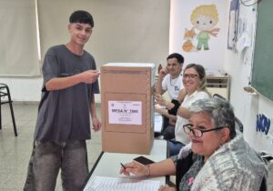 NORMALIDAD EN LA VOTACIÓN EN MIRAMAR